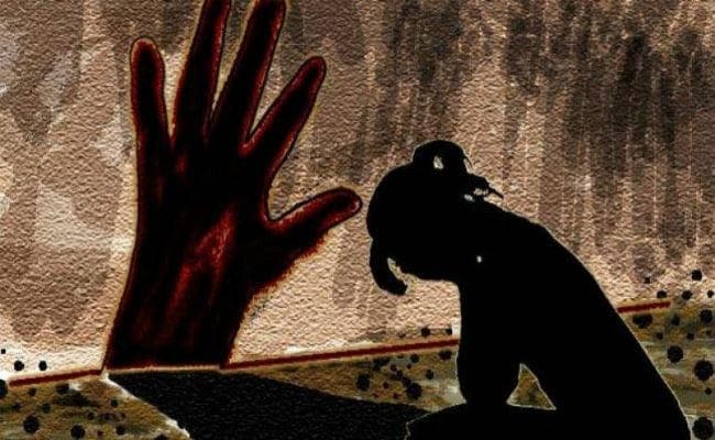 महुआटांड़ : जंगल में बच्ची से दुष्कर्म, आरोपी गिरफ्तार