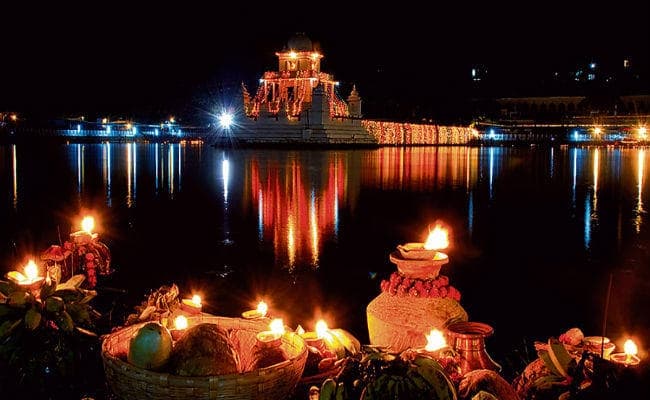 छठ-गीतों में छिपा है लोक-मर्म, रूढ़ियों के विरोध का मुखरित होता है स्वर