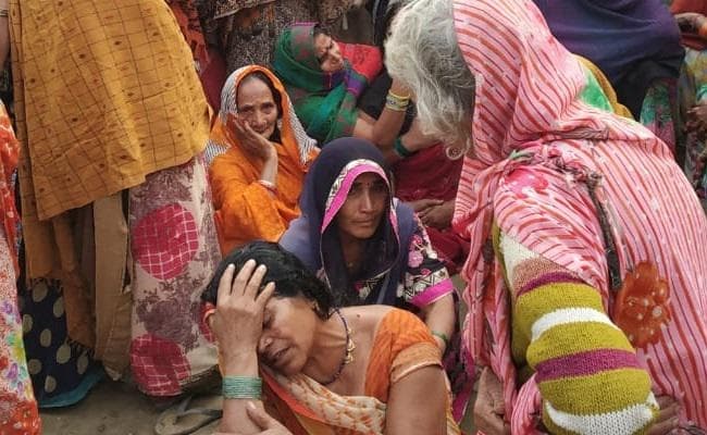 सड़क दुर्घटना में अधेड़ की मौत, बेटा घायल, नाराज लोगों ने किया सड़क जाम