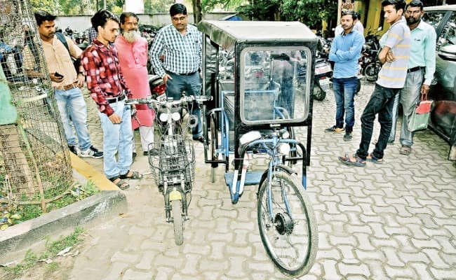 जमशेदपुर : दिव्यांगों के लिए बनायी बैटरी वाली साइकिल, एक बार चार्ज करने पर चलेगी 50 किलोमीटर