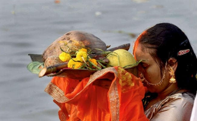 Chhath Puja 2018: व्रतियों ने उदीयमान सूर्य को दिया अर्घ्य, 4 दिन का छठ महापर्व संपन्न