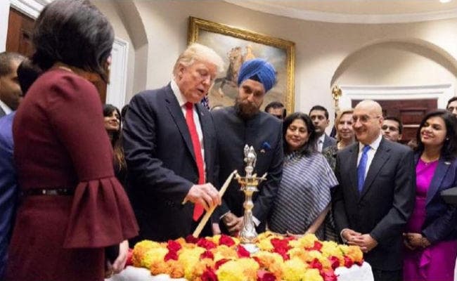 Trump ने व्हाइट हाउस में दिवाली मनायी, ट्विटर पर दी शुभकामनाएं, लेकिन कर बैठे यह गलती...