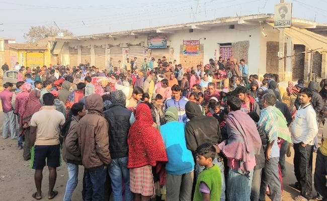 झारखंड में हाथियों ने मचाया उत्पात, तीन लोगों को मार डाला, गुस्साये लोगों ने रोड जाम कर मांगा मुआवजा