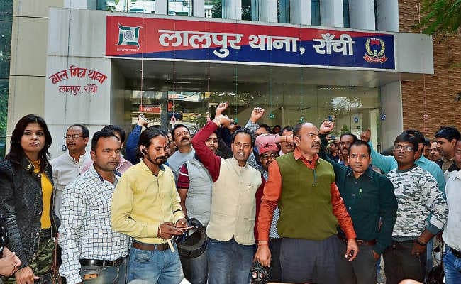 राजधानी में पत्रकारों की पिटाई के मामले ने तूल पकड़ा, पीएमओ ने लिया संज्ञान