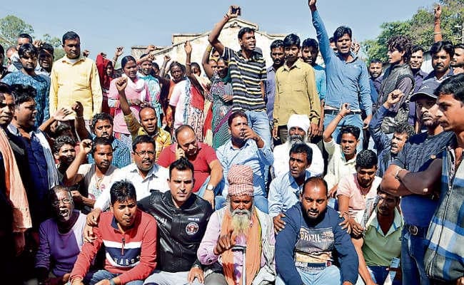 रांची : रेलवे स्टेशन का दुर्गा मंडप हटाने पहुंचे थे अधिकारी, विरोध देख बैरंग लौट गये, आज हड़ताल करेंगी समितियां और यूनियनें