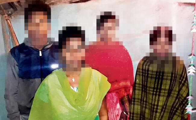 दिल्ली पुलिस का कारनामा : लापुंग की जिस नाबालिग की हत्या के आरोप में गुमला के युवक को भेजा जेल, वह जीवित लौटी दिल्ली पुलिस का कारनामा : लापुंग की जिस नाबालिग की हत्या के आरोप में गुमला के युवक को भेजा जेल, वह जीवित लौटी