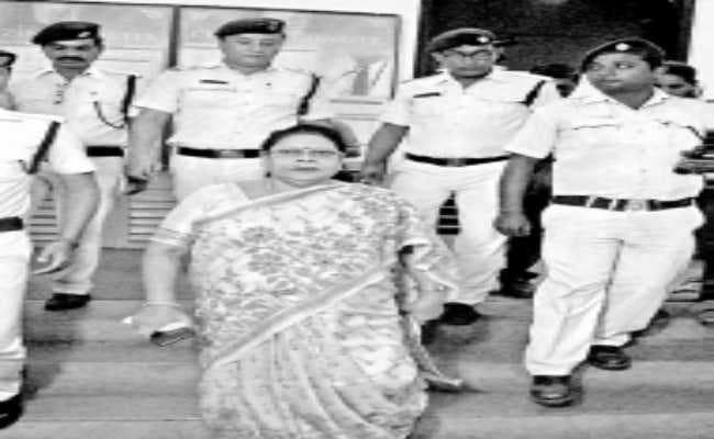 कौन होगा नया मेयर, दिनभर लगते रहे कयास, मेयर पद की दौड़ में फिरहाद व अरूप आगे, उपमेयर के पद में भी हो सकता है फेरबदल