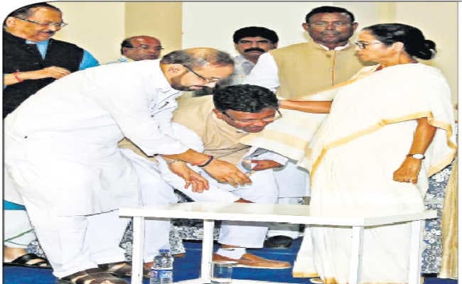 फिरहाद मेयर, अतिन डिप्टी मेयर होंगे, मुख्यमंत्री की मौजूदगी में तृणमूल कांग्रेस पार्षदों की बैठक में हुआ चयन