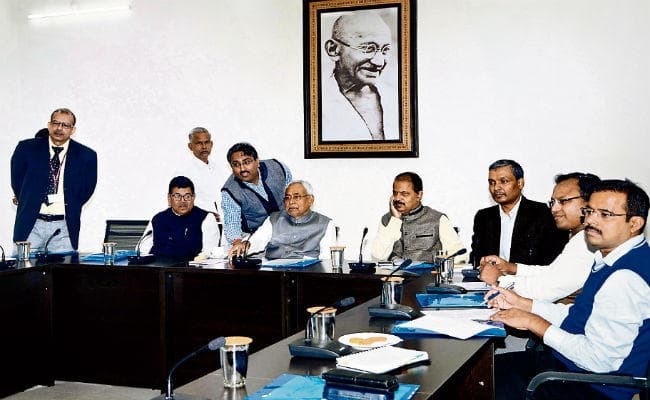 पटना : नलकूप की जांच रिपोर्ट 15 दिनों में मिले अवहेलना करने वालों पर हो कार्रवाई