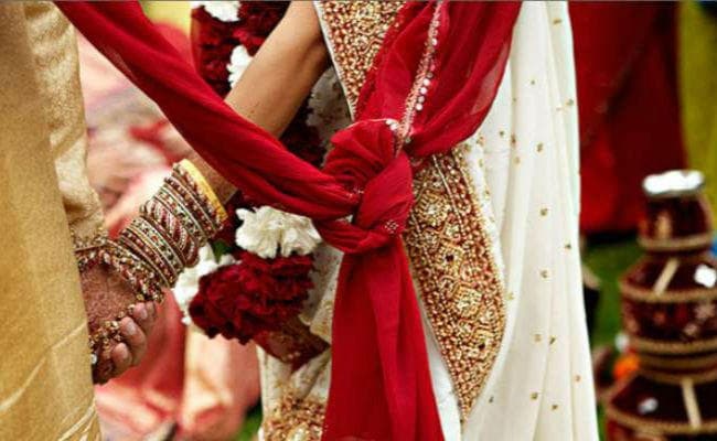 Corona Impact: शादियों में कोरोना से बचाव के लिए अपनाये जा रहे नये तरीके, दो टीका लेने वाले ही बनाये जा रहे अतिथि