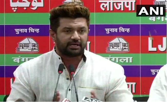 उपेंद्र कुशवाहा पर पासवान का बड़ा बयान, कहा- दो नावों की सवारी करना बंद करें