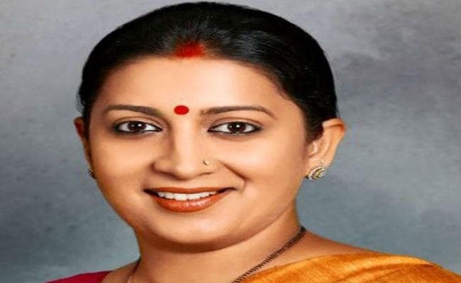 केंद्रीय मंत्री स्मृति ईरानी ने ट्विटर पर बताया अपना गोत्र और सिंदूर लगाने की वजह