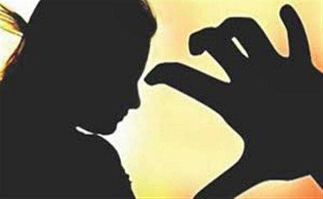 किशोरी से पिस्टल की नोक पर दुष्कर्म, सहयोग में दुष्कर्मी के दो साथी भी रहे मौजूद