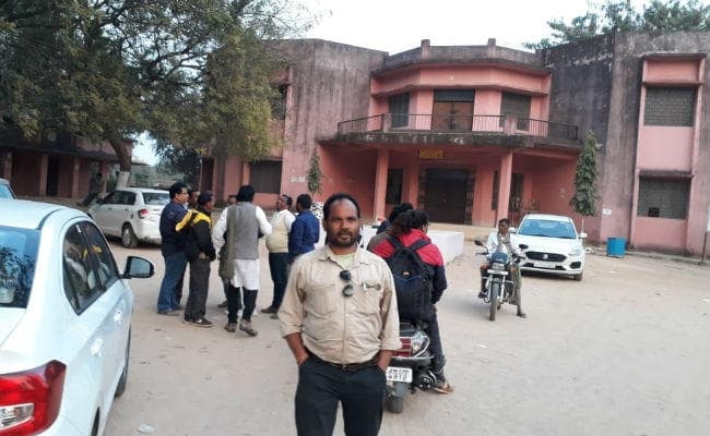 कोलेबिरा उपचुनाव : टिकट के लिए पार्टियों के संभावित प्रत्याशी दिनभर करते रहे माथा पच्ची