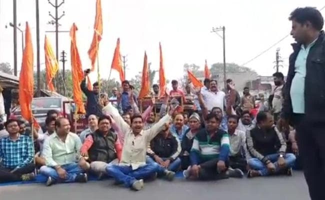 Jharkhand : जामताड़ा के मंदिर से एक करोड़ के जेवरात की चोरी, गुस्से में लोगों ने रोड को किया जाम