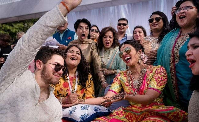 #PriyankaNickWedding: प्रियंका चोपड़ा-निक जोनास की मेहंदी और संगीत सेरेमनी की अनदेखी तसवीरें
