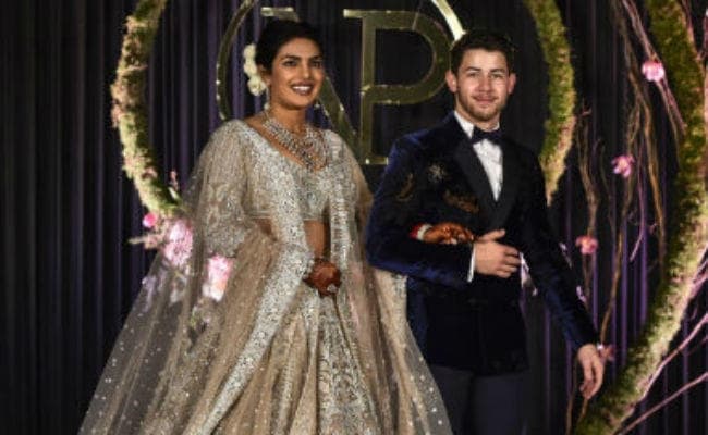 प्रियंका चोपड़ा-निक जोनास को लेकर छपे ‘नस्ली लेख'' पर बवाल, सोनम कपूर ने कह दी ये बड़ी बात