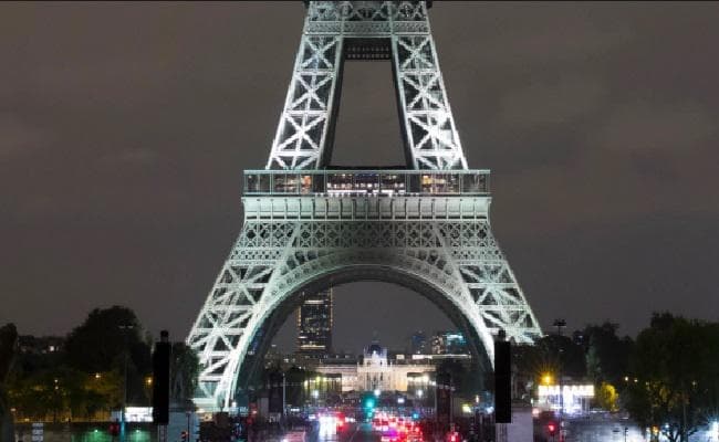 विरोध प्रदर्शन के कारण एफिल टावर बंद