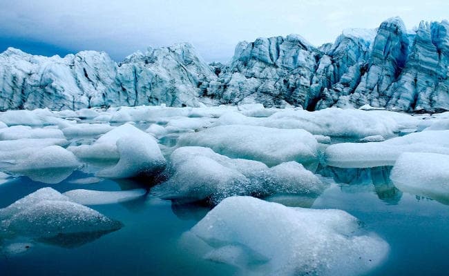 ग्रीनलैंड में तेजी से पिघल रही है बर्फ