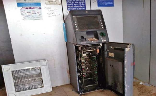 भागलपुर : चोरी की यह तरकीब देखकर पुलिस भी रह गयी दंग, एसबीआइ का एटीएम काट उड़ाये...