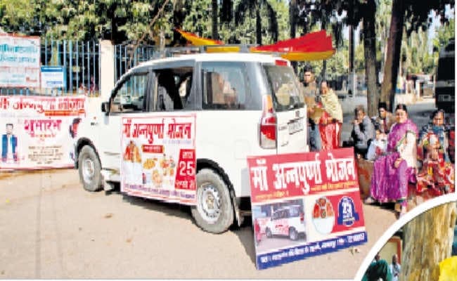 भागलपुर : गाड़ी लगा नियम विरुद्ध बेच रहे खाना