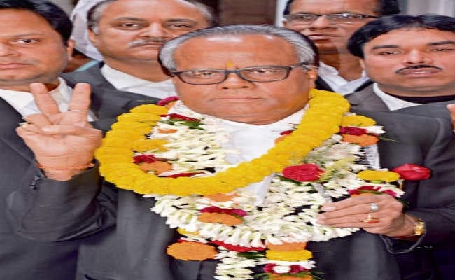 धनबाद : बार एसोसिएशन चुनाव. नामांकन के आखिरी दिन रही कोर्ट परिसर में गहमागहमी