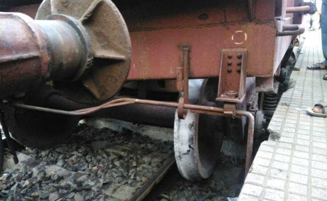 मालबाजार : पुलिया से बतौर ट्रायल गुजारी पैसेंजर ट्रेन, हो गयी बेपटरी