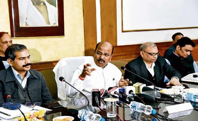 पटना : बदले व्यवस्था, मशीन से हो गटर की सफाई