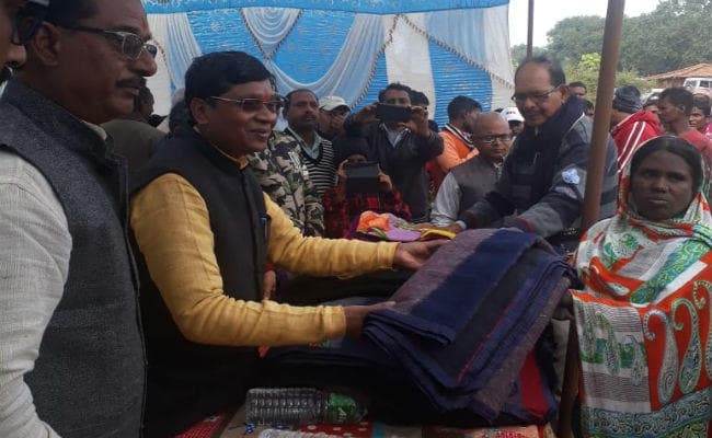 लोहरदगा : चैनपुर में गुरुकुल शांति आश्रम का वैदिक यज्ञानुष्ठान व कंबल वितरण कार्यक्रम