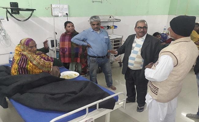 बूढ़ी मां से अपनों ने मोड़ा मुंह, फुटपाथ पर गुजारनी पड़ी तीन रातें और फिर...