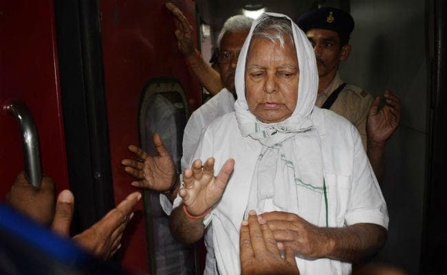 IRCTC टेंडर घोटाला : RJD सुप्रीमो लालू यादव को मिली अंतरिम जमानत, अगली सुनवाई 19 जनवरी तक मुलतबी