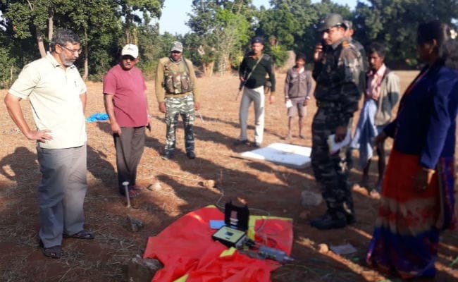 लैंड माइंस बिछाने की सूचना पर परेशान रही पुलिस, गड्ढा खोदने पर निकला भूकंप मापने का यंत्र