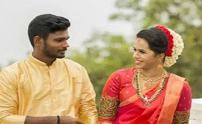 IPL के हीरो संजू सैमसन ने गर्लफ्रेंड चारूलता से की शादी IPL के हीरो संजू सैमसन ने गर्लफ्रेंड चारूलता से की शादी