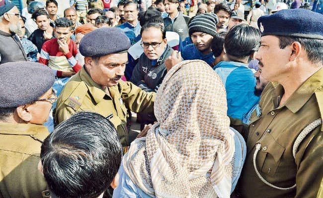 जमशेदपुर : पत्ता मार्केट में नो पार्किंग से वाहन जब्त करने का विरोध