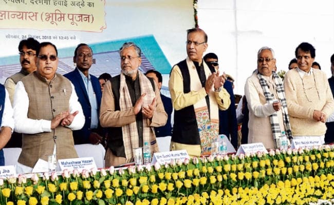 दरभंगा एयरपोर्ट के सिविल एन्क्लेव का हुआ शिलान्यास, मुख्यमंत्री ने कहा, पटना एयरपोर्ट से बढ़ायी जाये उड़ानों की संख्या