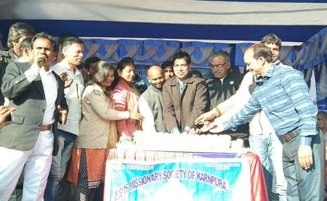 बड़कागांव में मना क्रिसमस, डीएसपी ने कहा- परमेश्वर के मार्ग पर चलने का युवा ले संकल्प