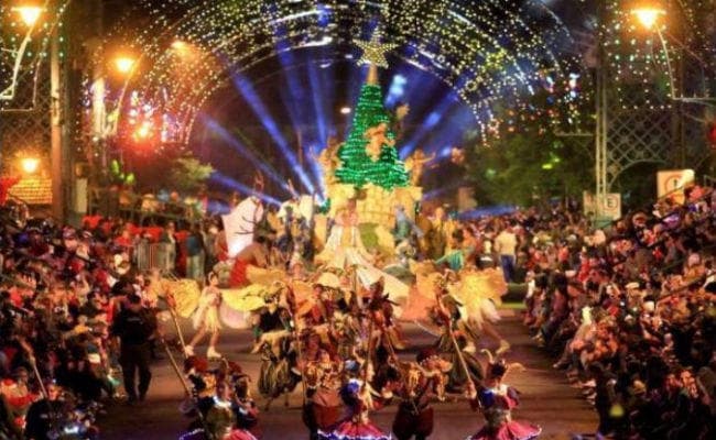 Merry Christmas: दुनियाभर में क्रिसमस की धूम, पोप ने दिया लोभ से दूर रहने का संदेश