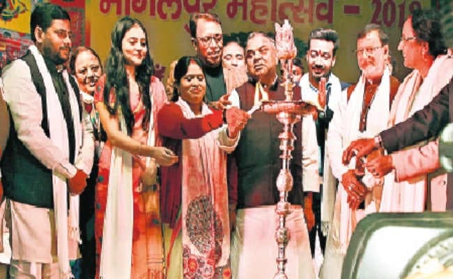 भागलपुर महोत्सव- 2018 : शहर के कई कलाकारों ने मंच पर दिखायी अपनी अद्भुत प्रतिभा