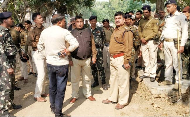 जहानाबाद : दो गुटों में मारपीट सुलझाने गयी पुलिस टीम पर हमला, थानेदार समेत चार पुलिसकर्मी घायल, फायरिंग कर पुलिस ने बचायी जान