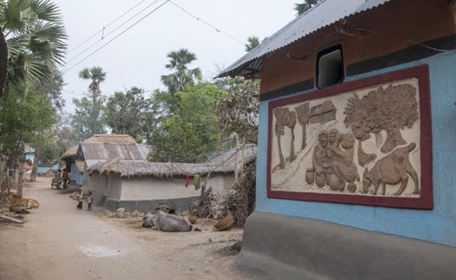 पर्यटकों को आकर्षित करने के लिए ‘संथाल विलेज’ बना रही है झारखंड सरकार