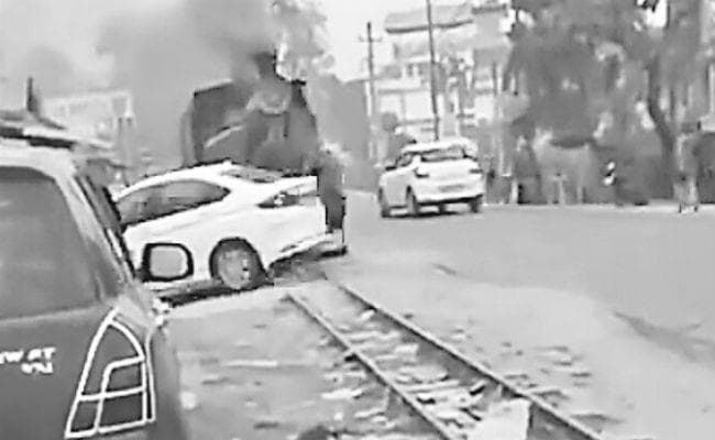 सिलीगुड़ी : ट्वाय ट्रेन ने कार को मारी टक्कर, कोई हताहत नहीं