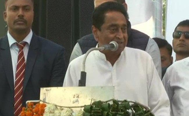 CM कमलनाथ ने अधिकारियों से कहा – सड़कों पर नहीं दिखनी चाहिए गौमाता