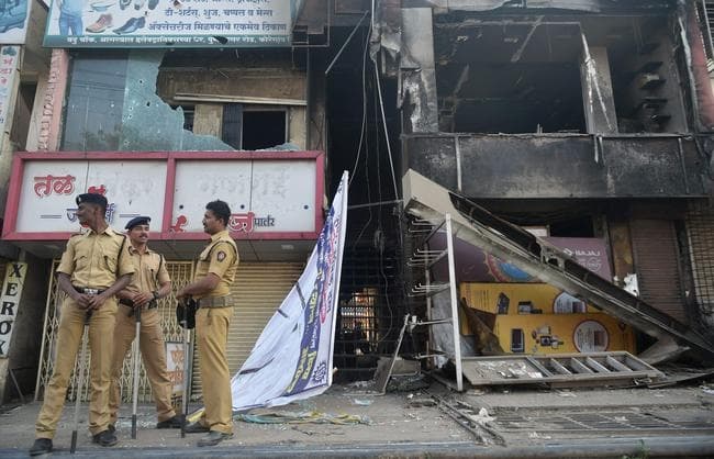 IN PICS: दलितों के प्रदर्शन की आंच मुंबई तक पहुंची, कई इलाकों में तनाव