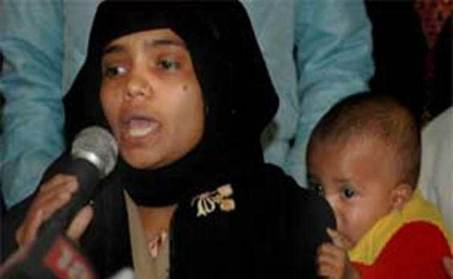 बिलकिस बानो गैंगरेप मामले में मुआवजे को लेकर गुजरात सरकार को नोटिस बिलकिस बानो गैंगरेप मामले में मुआवजे को लेकर गुजरात सरकार को नोटिस