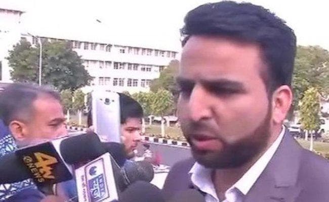 विधायक ने कहा, कश्मीर में मारे गये आतंकी शहीद, हमारे भाई, नकवी बोले-तरक्की के दुश्मन हमारे भाई कैसे