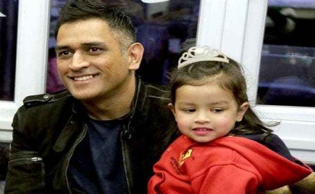 बेटी जीवा के स्कूल फंक्शन में शामिल हुए धौनी, VIDEO वायरल