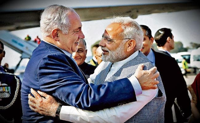 प्रोटोकॉल तोड़ मोदी ने की अगवानी, नेतन्याहू बोले, शुक्रिया दोस्त, आज होंगे मिसाइल डील समेत कई समझौते