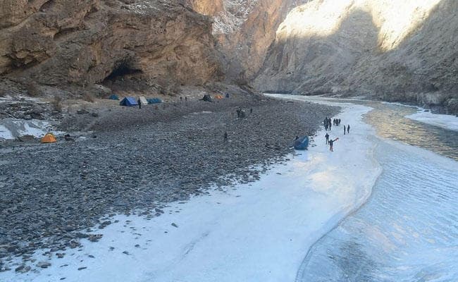 नॉर्थ इंडिया में लगातार कहर बरपा रही है ठंड, कश्मीर के तापमान में और गिरावट