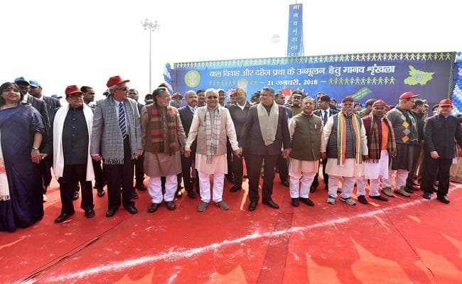 समाज सुधार अभियान का मजाक उड़ाने वाले खुद पैरों पर मार लेंगे कुल्हाड़ी : नीतीश कुमार