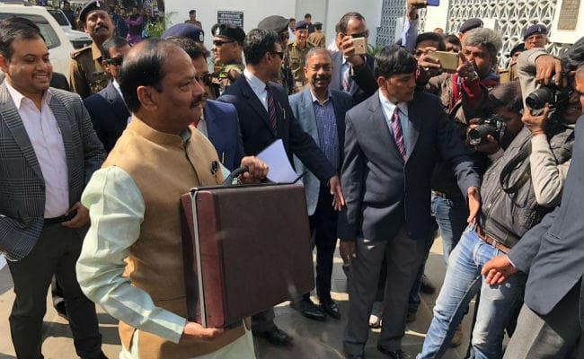 बजट 2018-19 पेश करने के बाद रघुवर दास ने कहा- हमें झारखंड से हर हाल में गरीबी का नामोनिशान मिटाना है